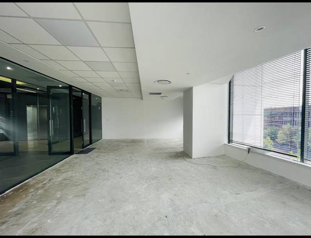 433M² OFFICE TO LET IN WATERFALL